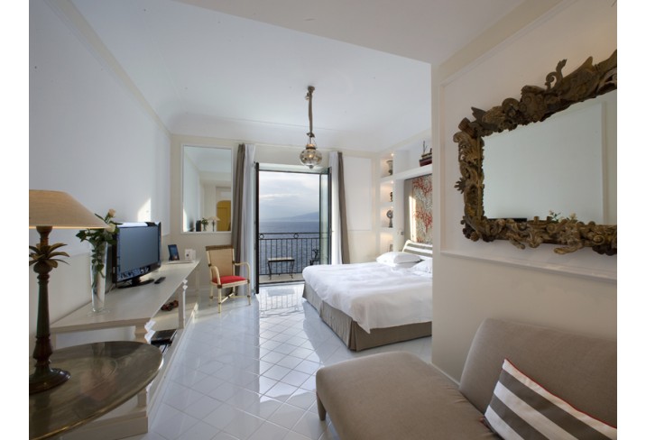 Mr & Mrs Smith - Deluxe Sea View Room
