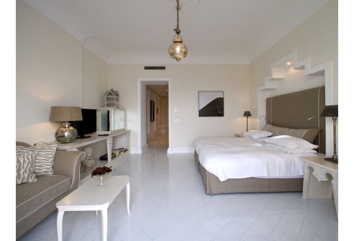Mr & Mrs Smith - Bedroom