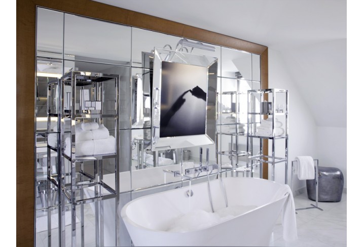 Mr & Mrs Smith - Bathroom