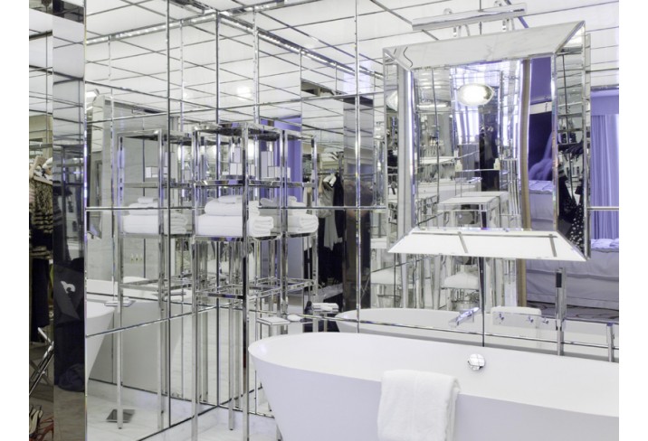 Mr & Mrs Smith - Bathroom