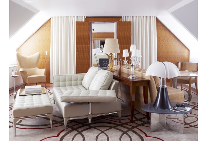 Mr & Mrs Smith - Suite