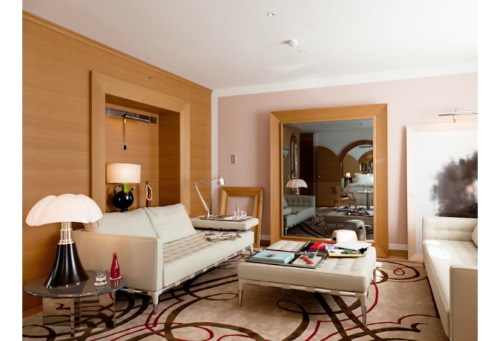 Mr & Mrs Smith - Suite