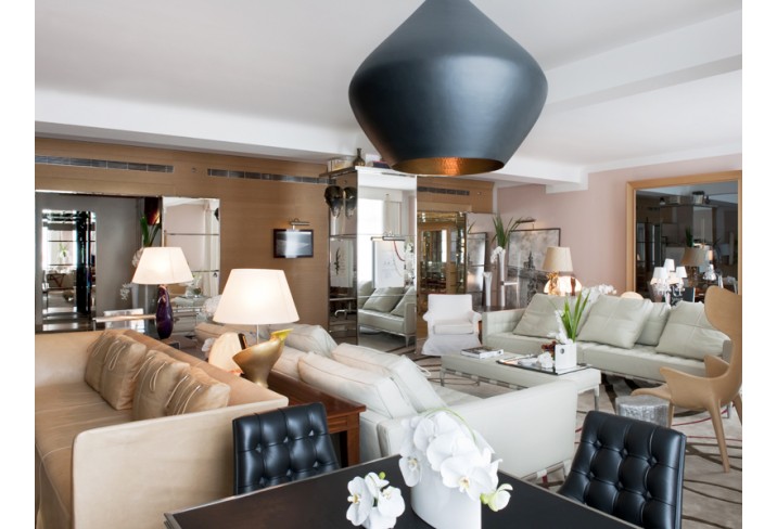 Mr & Mrs Smith - Suite