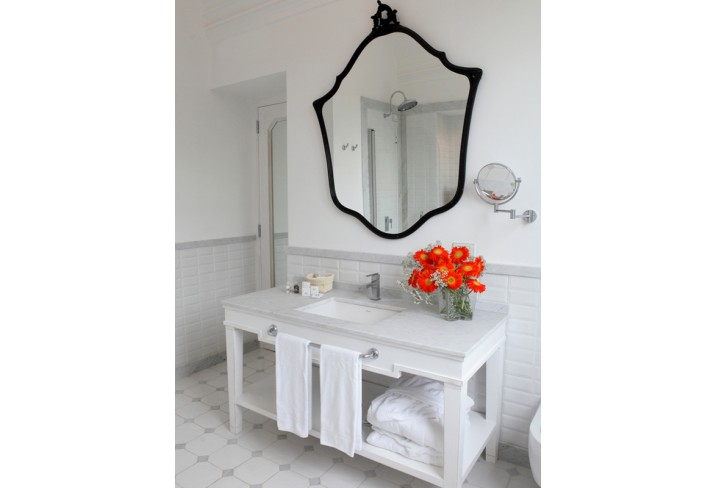 Mr & Mrs Smith - Junior Suite Bathroom