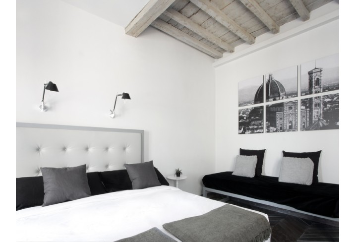 Mr & Mrs Smith - Floroom 2, Room 8