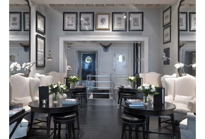 Mr & Mrs Smith - Lounge