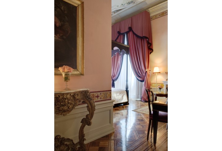 Mr & Mrs Smith - Deluxe Room