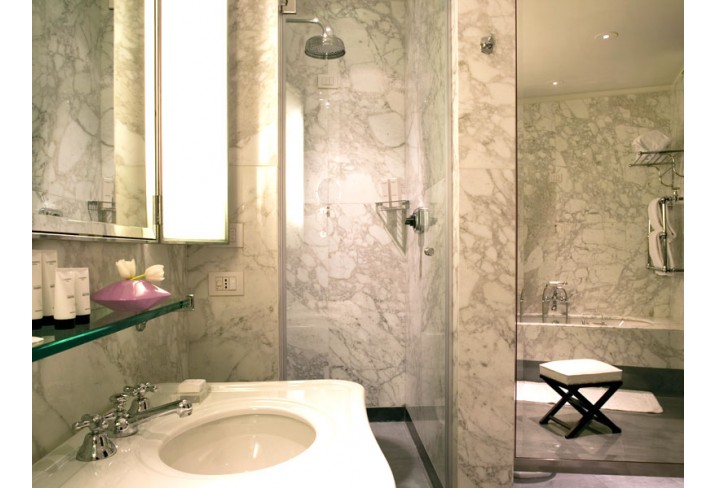 Mr & Mrs Smith - Bathroom