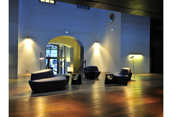 Mr & Mrs Smith - Lobby