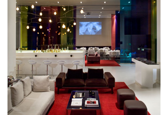 Mr & Mrs Smith - Sky lobby lounge bar reception