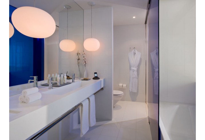 Mr & Mrs Smith - Bathroom