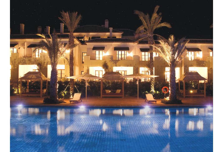 Mr & Mrs Smith - Pool at night