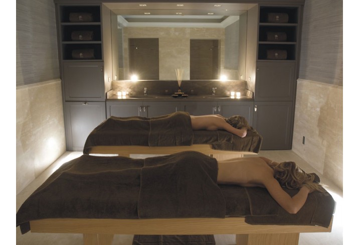 Mr & Mrs Smith - Massage room