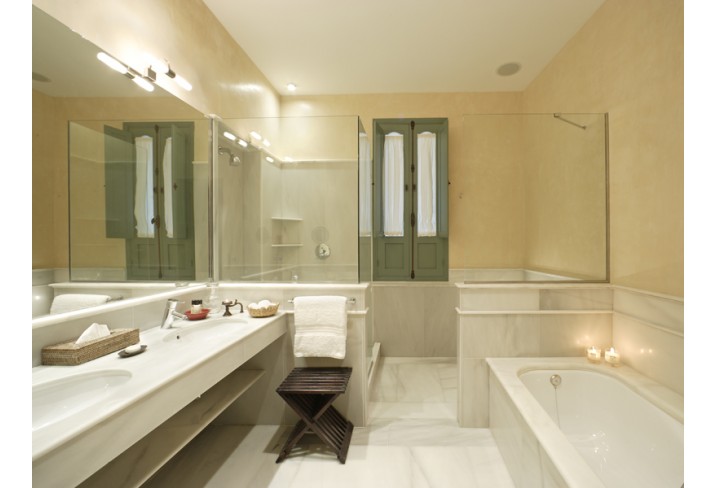 Mr & Mrs Smith - Junior Suite Bathroom