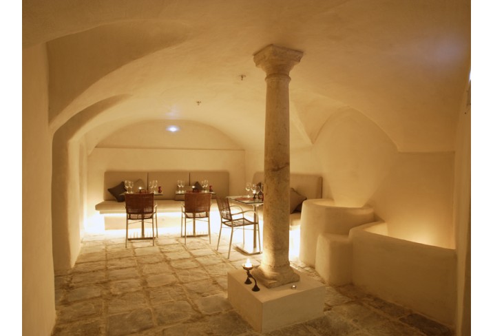 Mr & Mrs Smith - Dining in the vaulted cellars