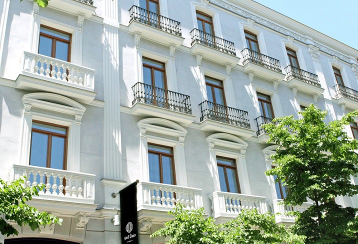 Mr & Mrs Smith - Exterior