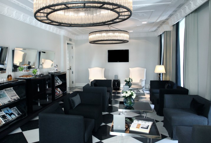 Mr & Mrs Smith - Lounge