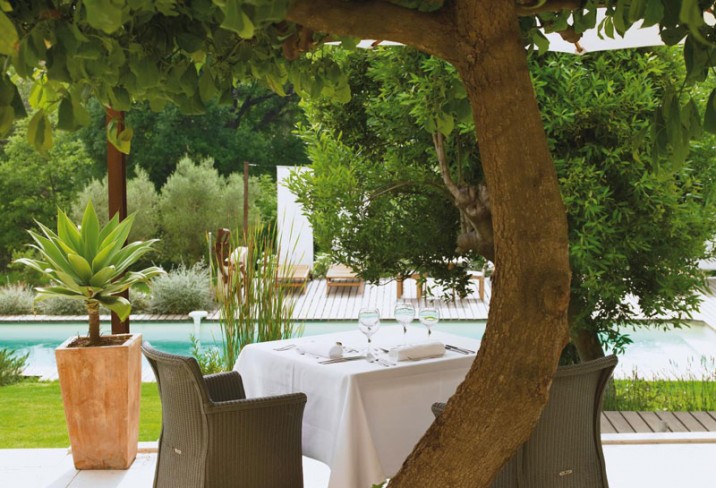 Mr & Mrs Smith - Outdoor dining