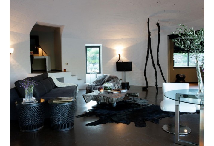 Mr & Mrs Smith - Vineyard Villa living room