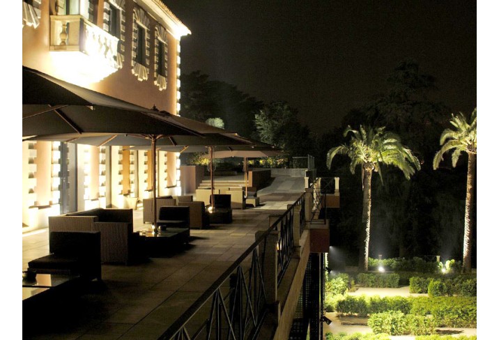 Mr & Mrs Smith - Terrace