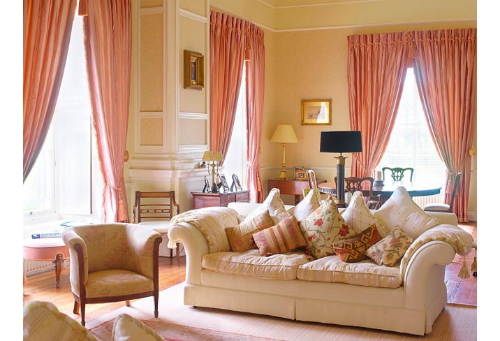 Mr & Mrs Smith - Drawing room