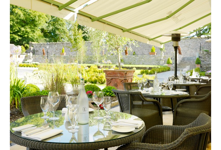Mr & Mrs Smith - Terrace