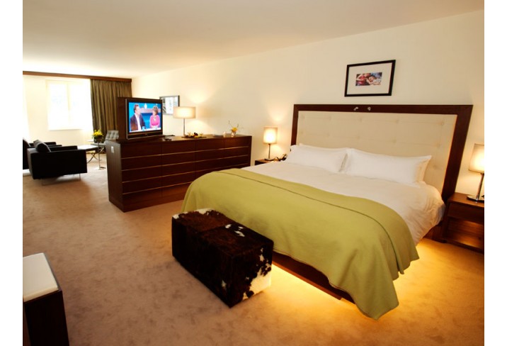 Mr & Mrs Smith - Junior Suite bedroom