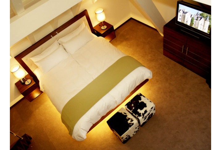Mr & Mrs Smith - Suite bedroom