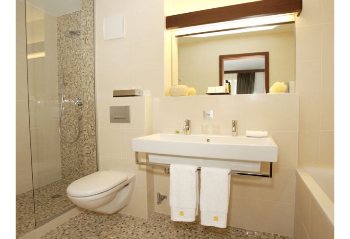Mr & Mrs Smith - Suite bathroom