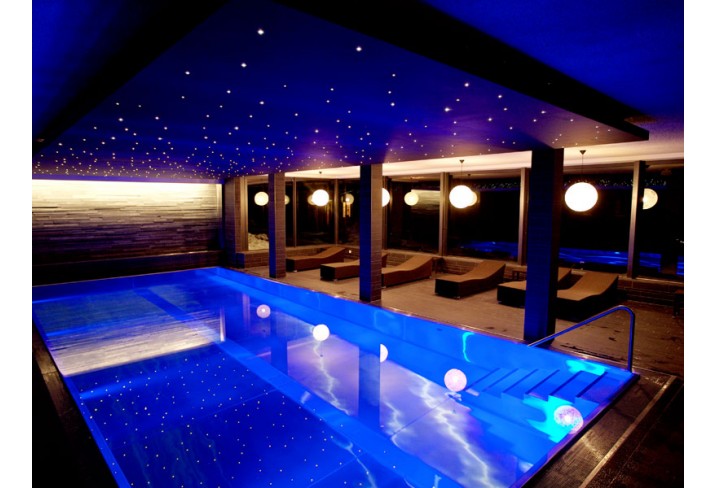 Mr & Mrs Smith - Indoor pool