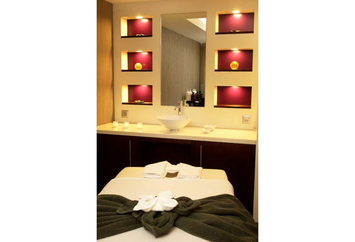 Mr & Mrs Smith - Spa massage room