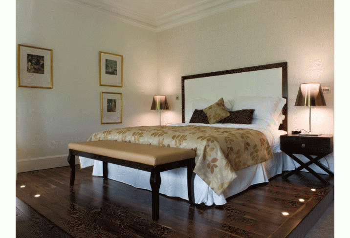 Mr & Mrs Smith - Room 1