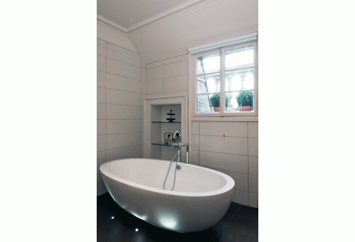 Mr & Mrs Smith - Room 1 bathroom 