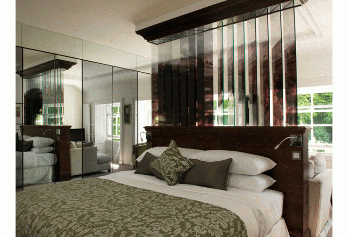 Mr & Mrs Smith - Room 2 