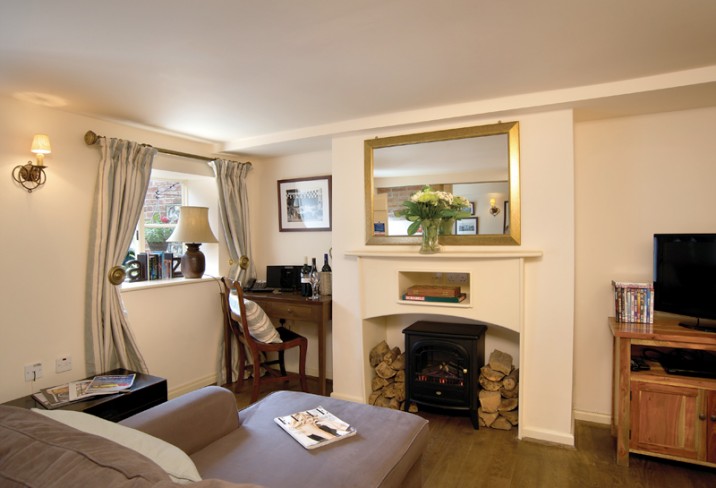 Mr & Mrs Smith - Cottage lounge