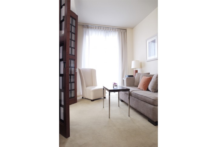 Mr & Mrs Smith - Living room in Suite