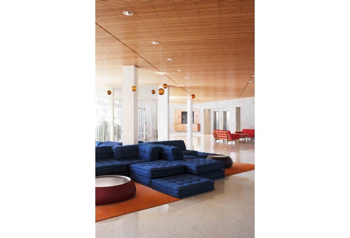 Mr & Mrs Smith - Lounge area