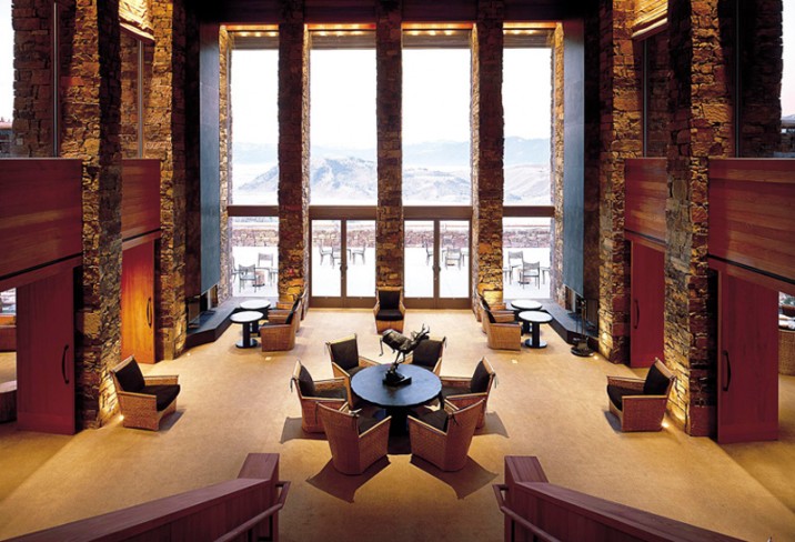 Mr & Mrs Smith - Lounge