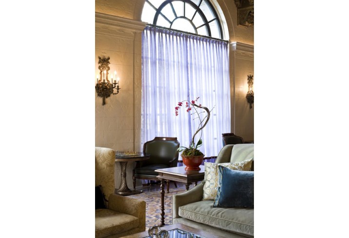 Mr & Mrs Smith - Lobby detail