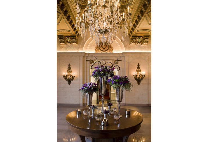 Mr & Mrs Smith - Lobby detail