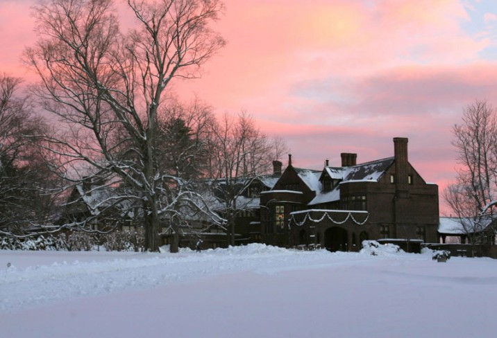 Mr & Mrs Smith - Exterior in winter