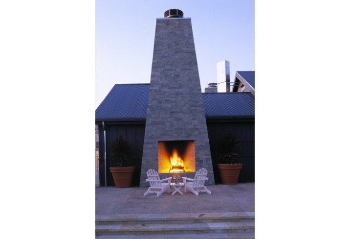 Mr & Mrs Smith - Hilltop Patio fireplace