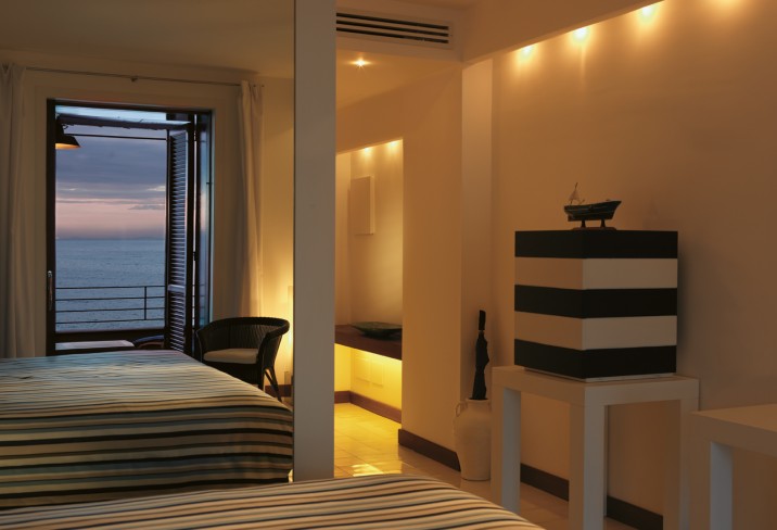 Mr & Mrs Smith - Bedroom