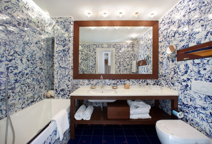 Mr & Mrs Smith - Privilege bathroom