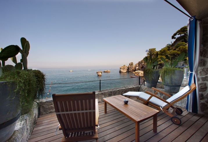 Mr & Mrs Smith - Terrace