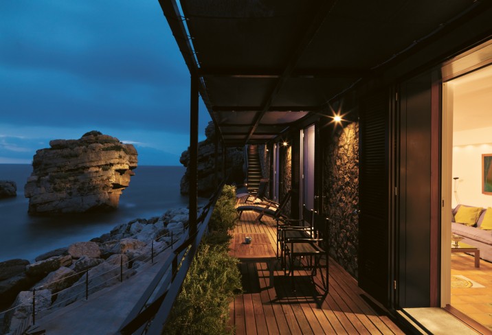 Mr & Mrs Smith - Terrace