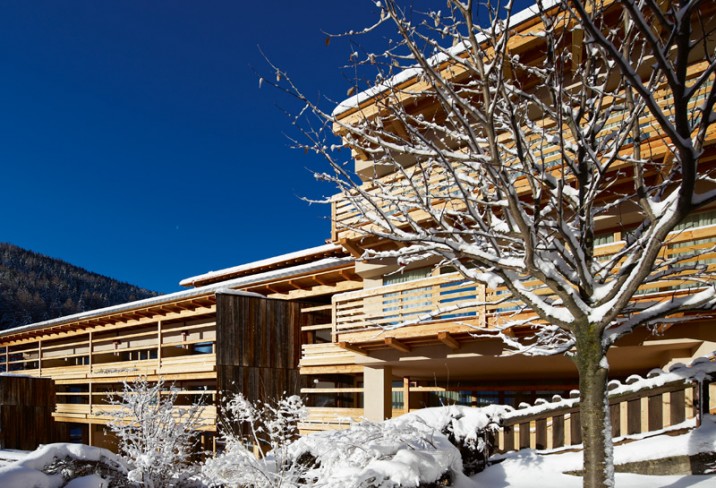Mr & Mrs Smith - Exterior