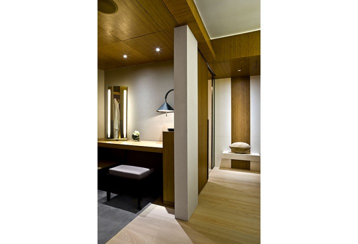 Mr & Mrs Smith - Dressing area