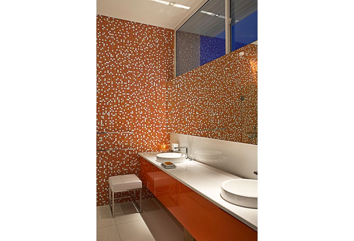 Mr & Mrs Smith - Orange bathroom