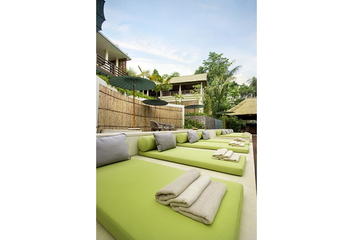 Mr & Mrs Smith - Pool loungers